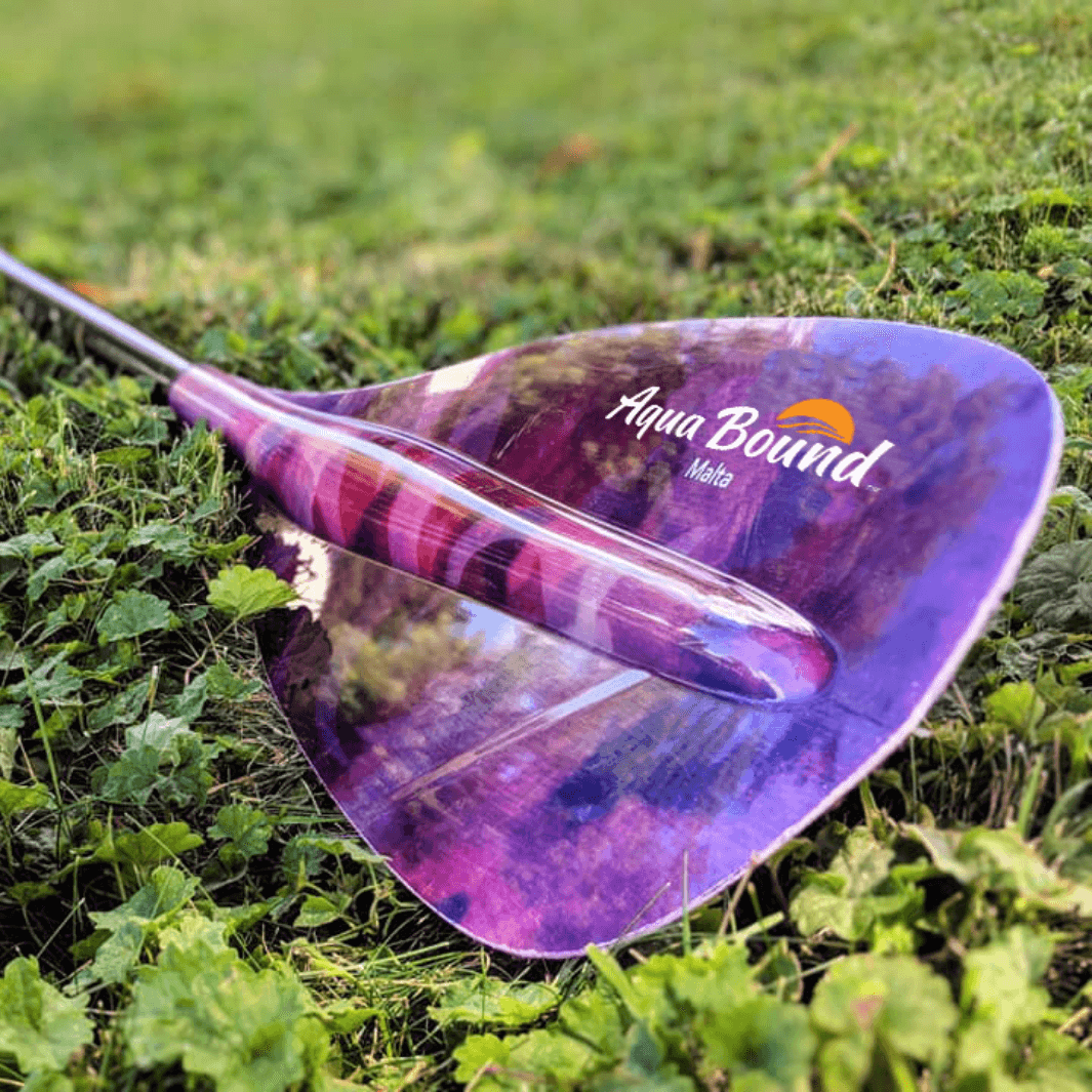 Malta fiberglass berry pattern laying in clover grass#color_berry