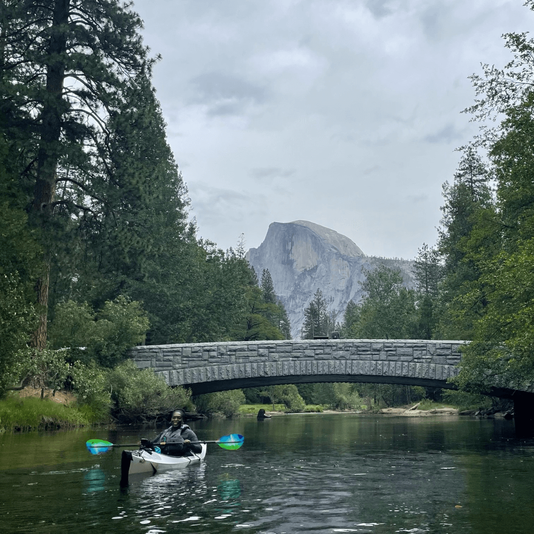 woman paddling by Mt. Rainier in Seattle WA#color_northern-lights